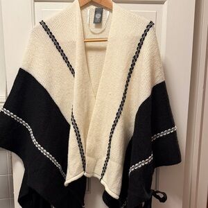 Vince Camuto shawl
